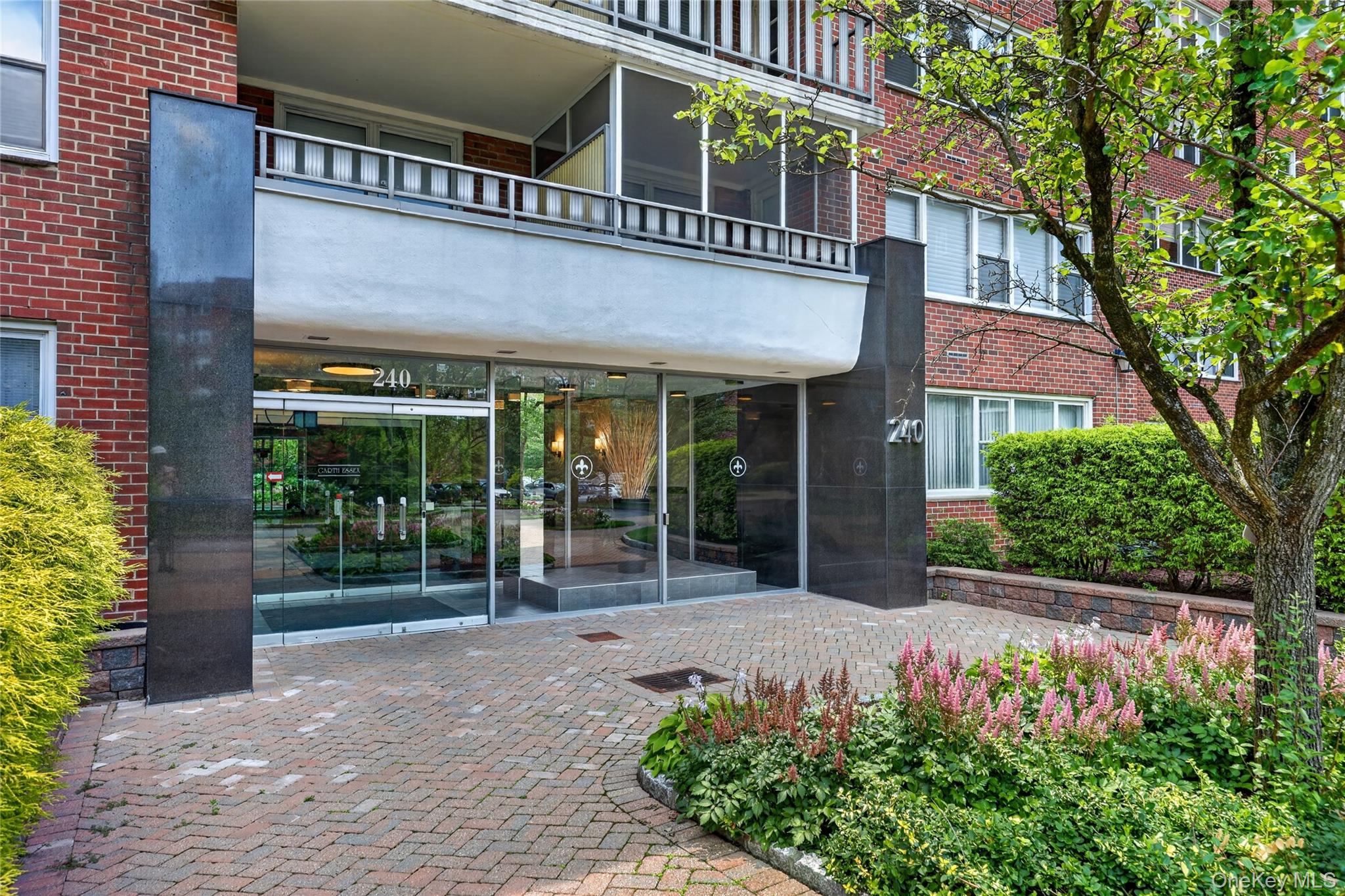 240 Garth Road, Unit 4H2 Scarsdale, NY 10583 - Photo 4 of 27
