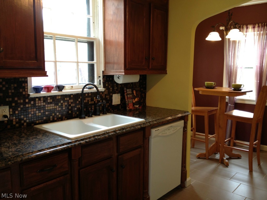 3613 Strandhill Road Beachwood, OH 44122 - Photo 8 of 25 Updated kitchen has granite counters and tile backsplash.