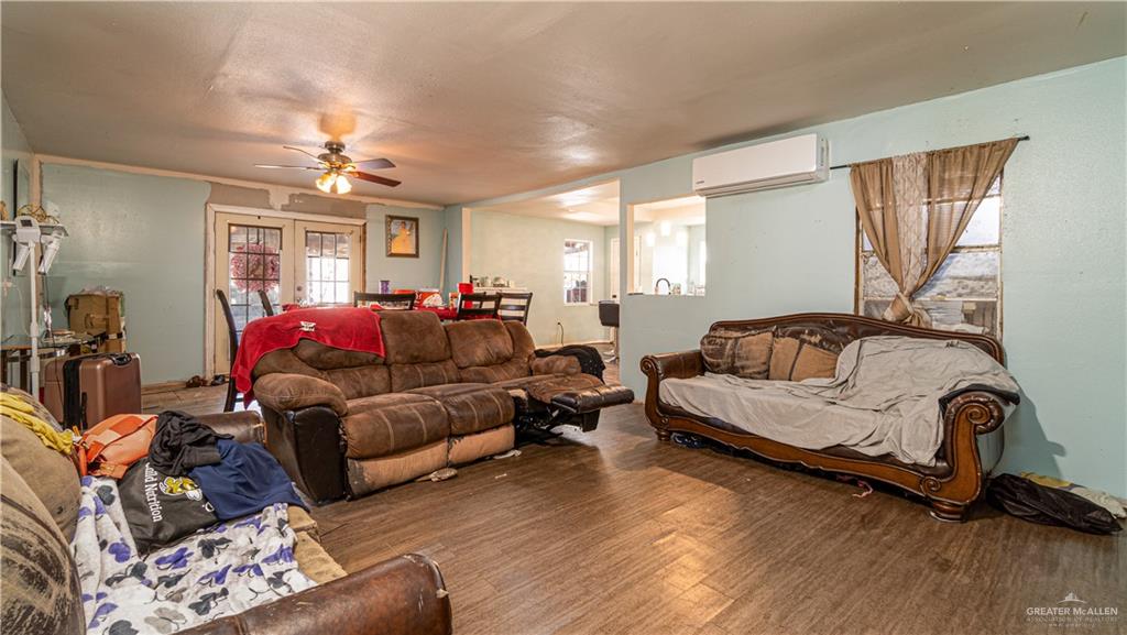 313 Eva Street Edcouch, TX 78538 - Photo 6 of 17 a living room with furniture window and a wooden floor