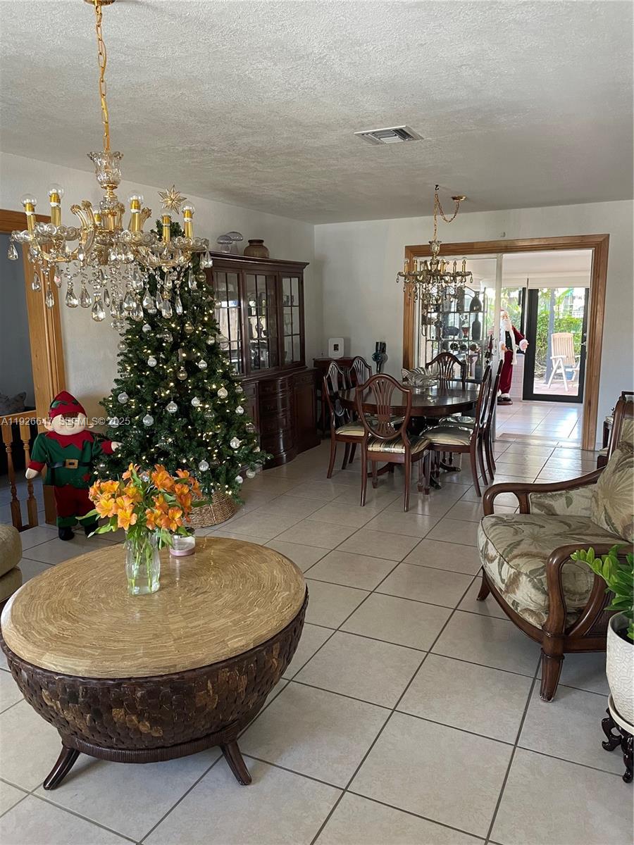 4635 Southwest 95th Avenue Miami, FL 33165 - Photo 2 of 16