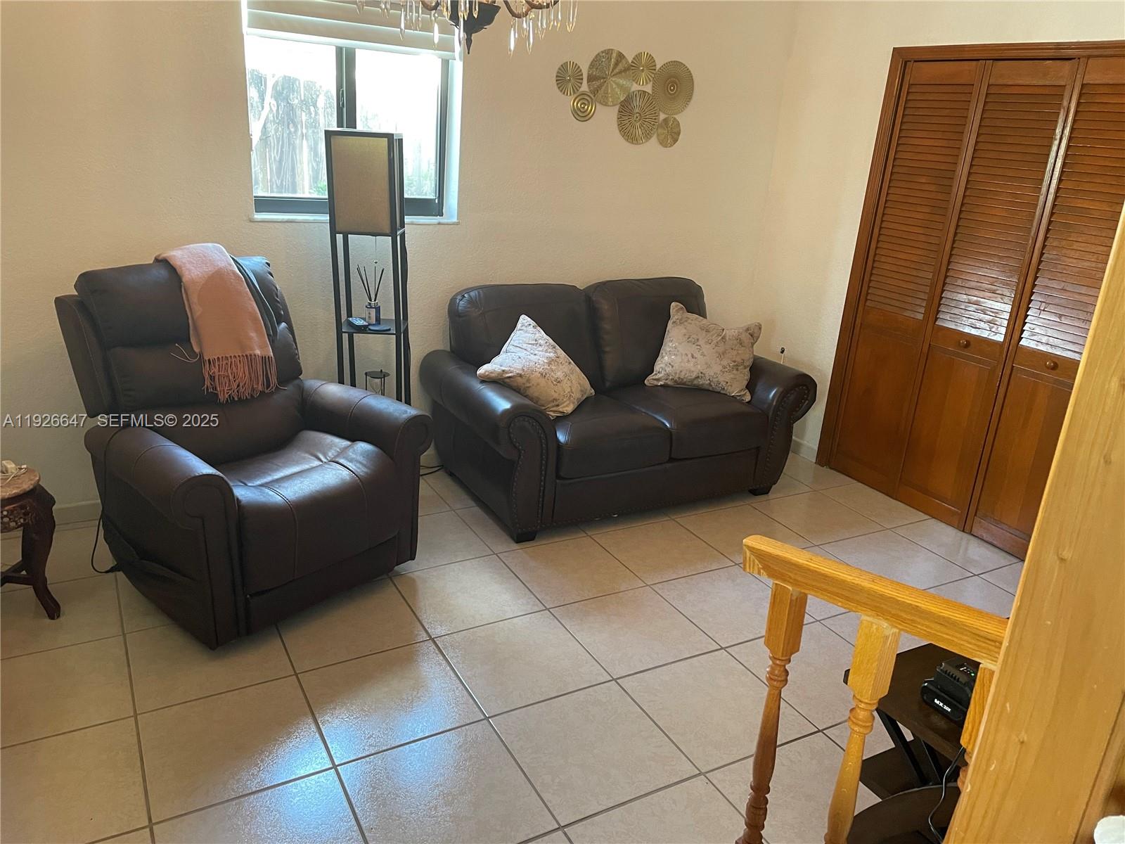 4635 Southwest 95th Avenue Miami, FL 33165 - Photo 3 of 16