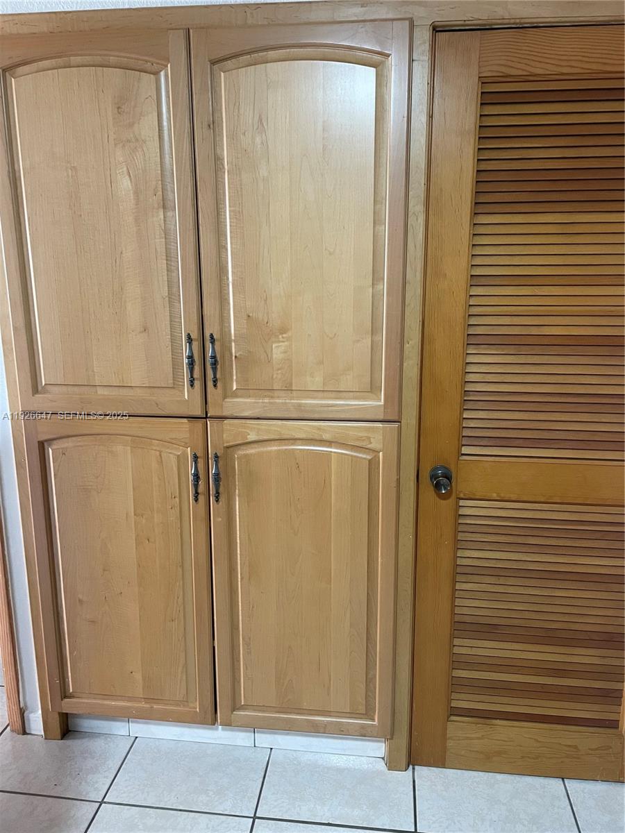 4635 Southwest 95th Avenue Miami, FL 33165 - Photo 5 of 16