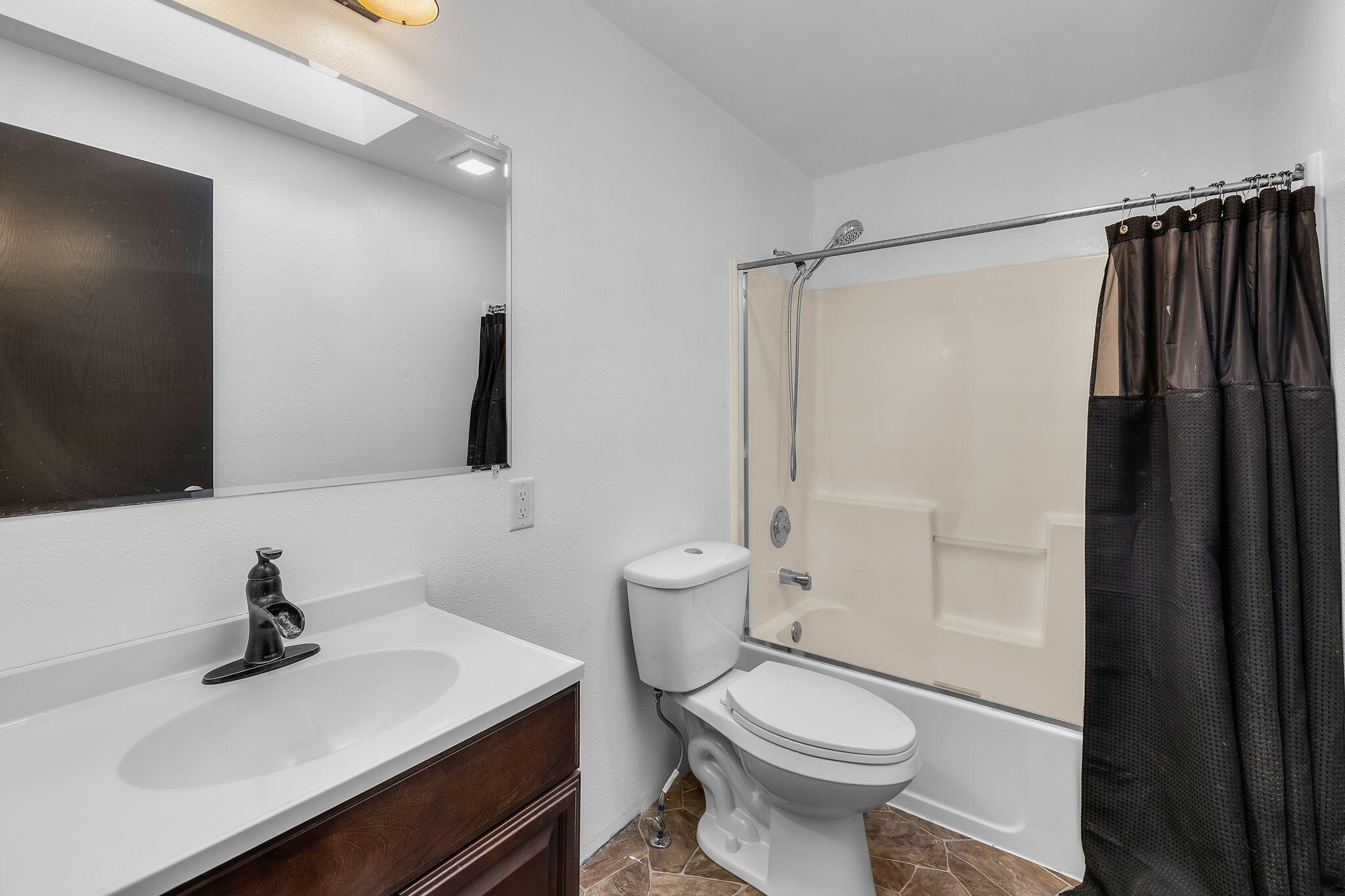 3025 Northeast Raleigh Court Bend, OR 97701 - Photo 21 of 34 Shared full bath upstairs