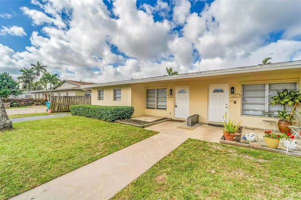 $2,950 | 4681 Southwest 43rd Terrace, Fort Lauderdale, FL 33314