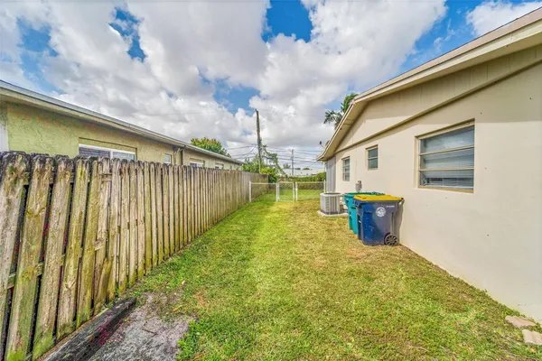 $2,950 | 4681 Southwest 43rd Terrace, Fort Lauderdale, FL 33314