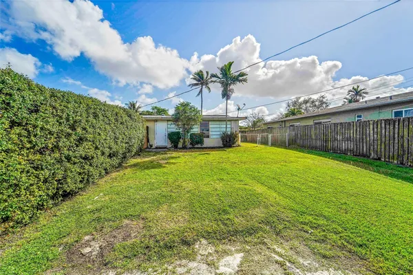 $2,950 | 4681 Southwest 43rd Terrace, Fort Lauderdale, FL 33314