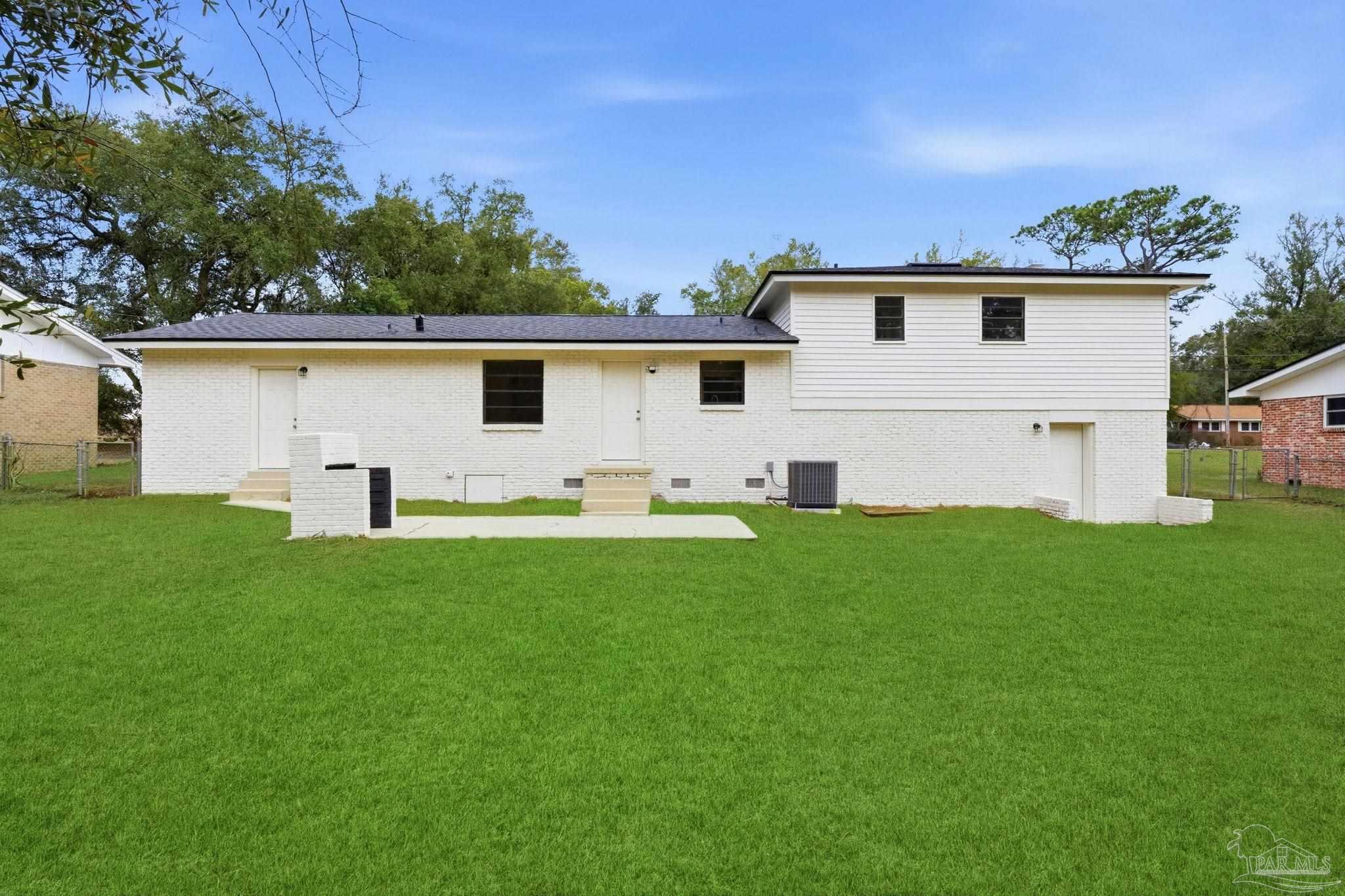 6534 Berryhill Road Milton, FL 32570 - Photo 37 of 38 a view of a backyard with plants