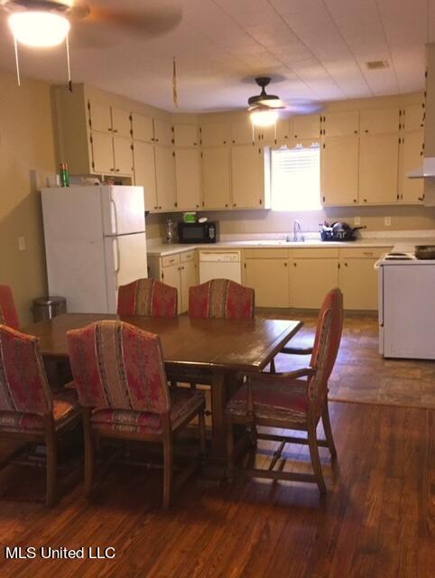 2710 US 49 Collins, MS 39428 - Photo 7 of 25 IMG_3355