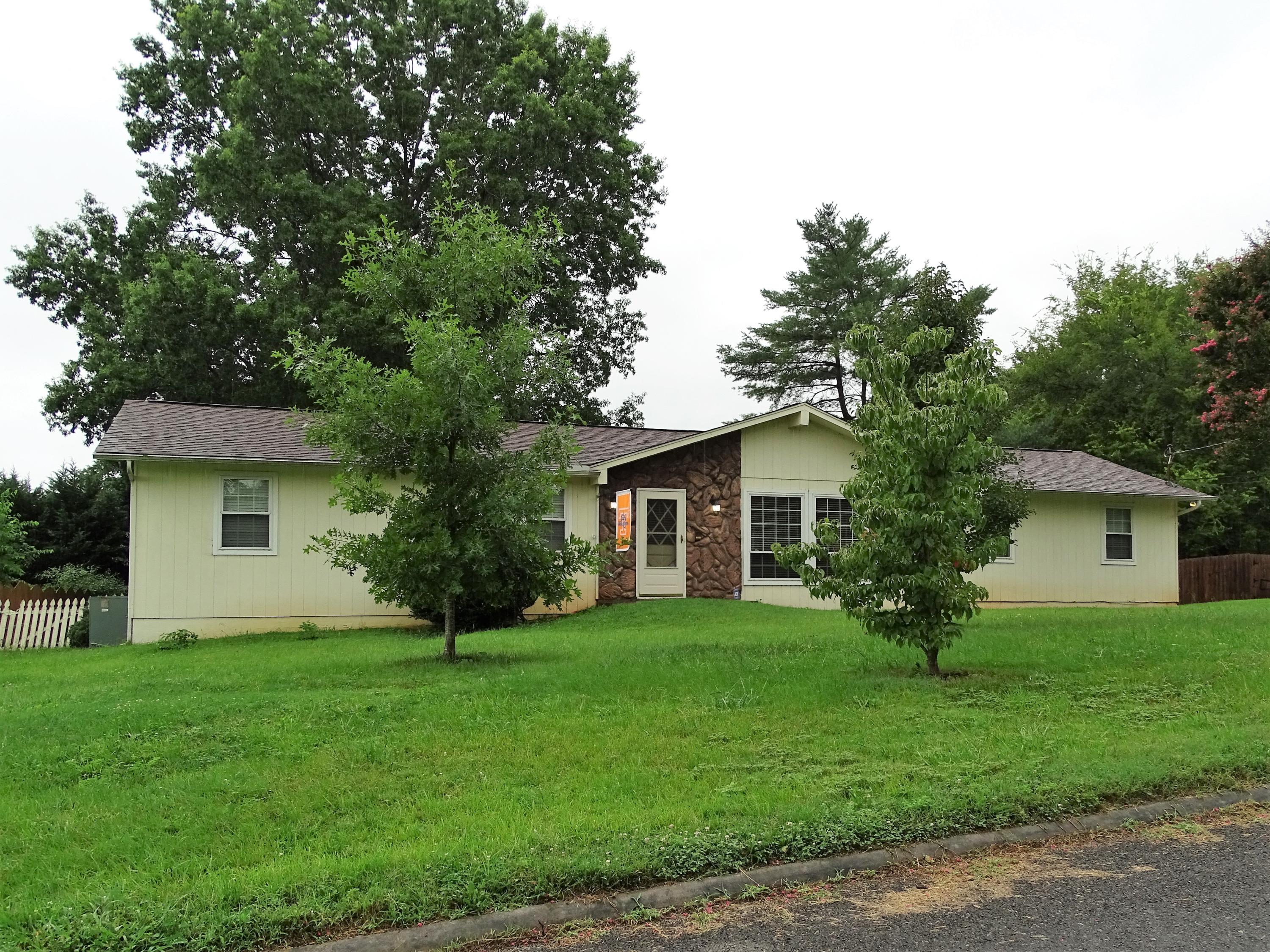 1627 Colonade Road Knoxville, TN 37922 - Photo 1 of 21 1 - Front 1
