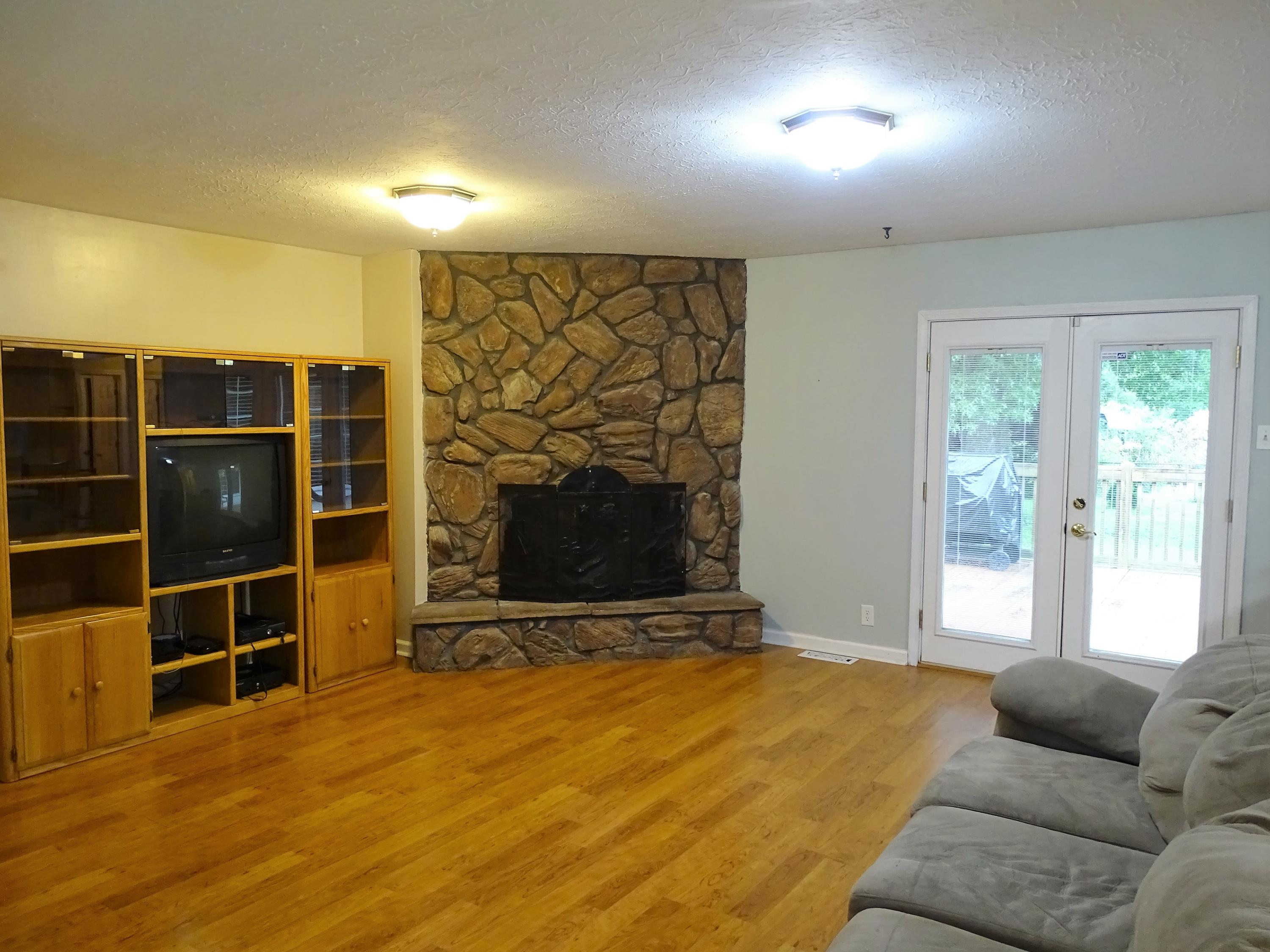1627 Colonade Road Knoxville, TN 37922 - Photo 2 of 21 2 - Living Room