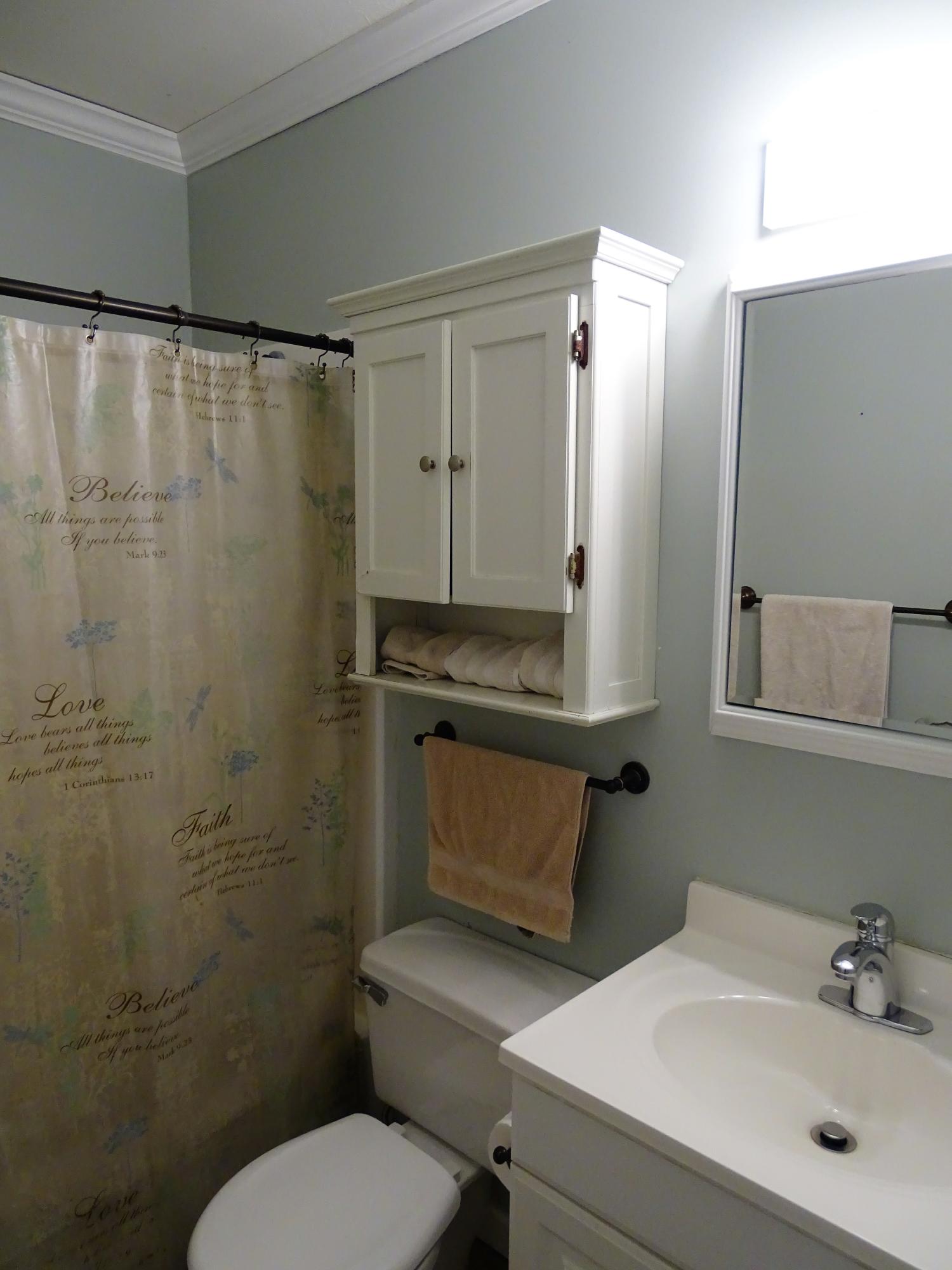 1627 Colonade Road Knoxville, TN 37922 - Photo 13 of 21 11 - Hall Bath