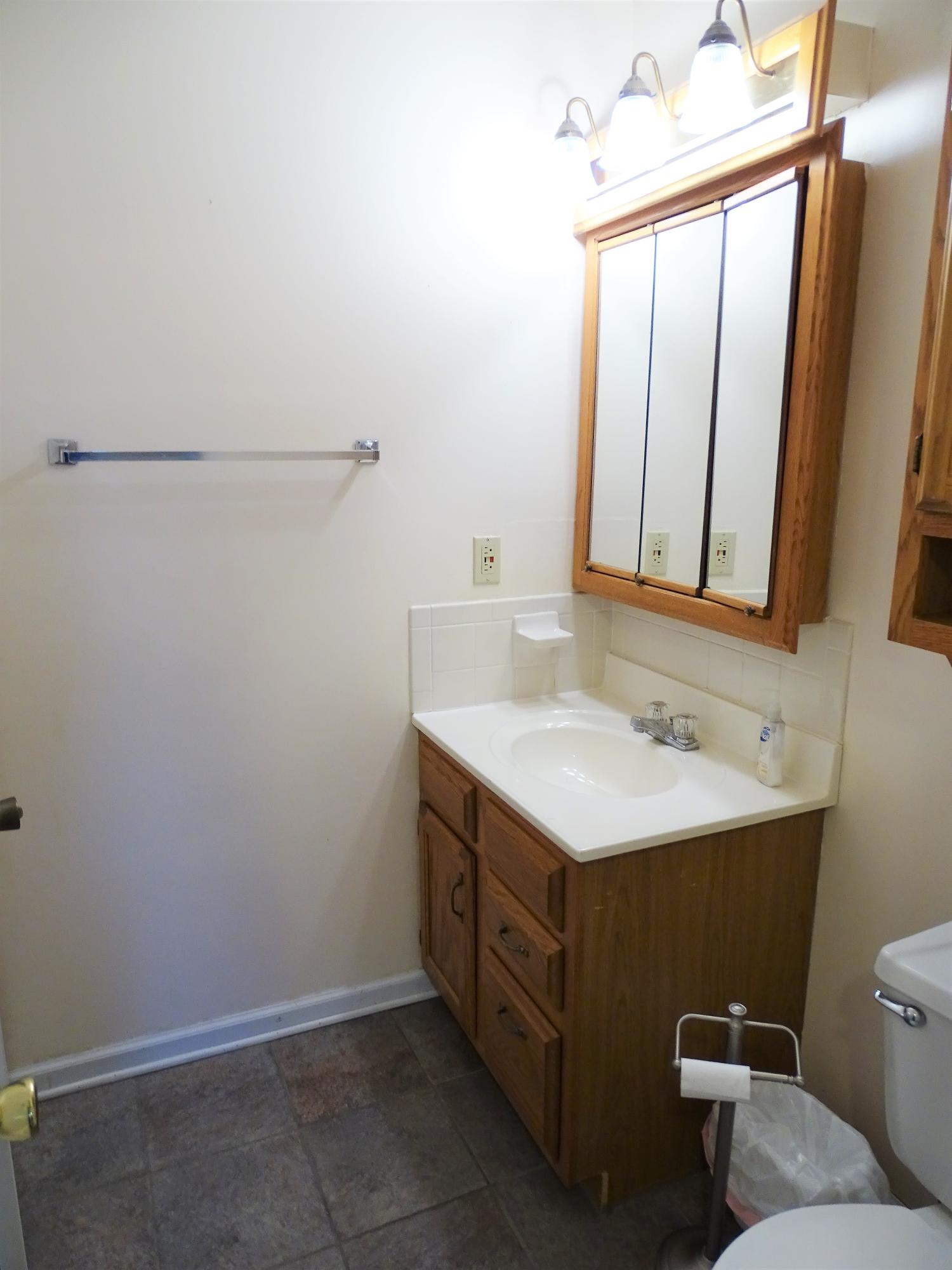 1627 Colonade Road Knoxville, TN 37922 - Photo 16 of 21 14 - Half Bath