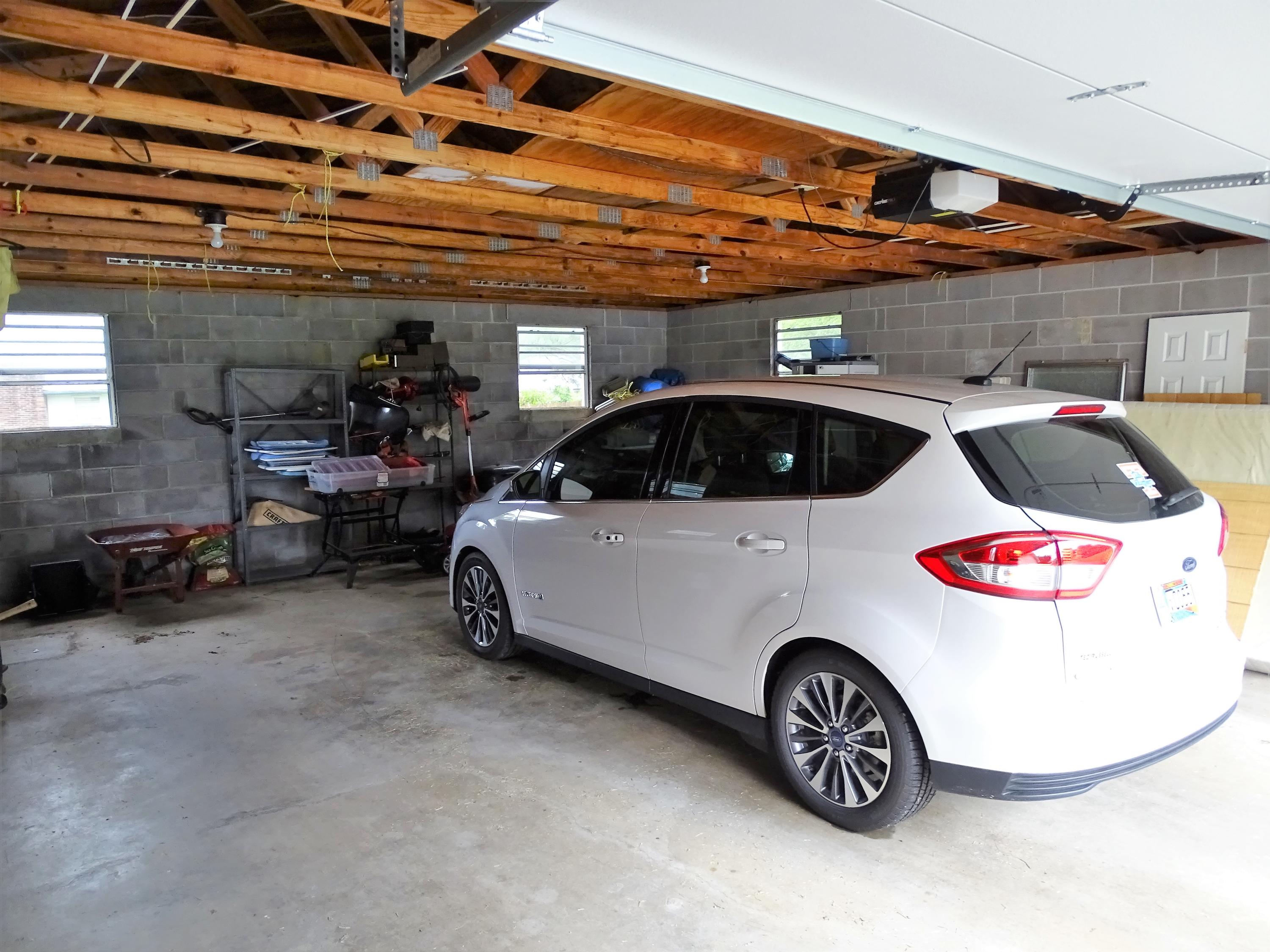 1627 Colonade Road Knoxville, TN 37922 - Photo 19 of 21 17 - 2 Car Garage