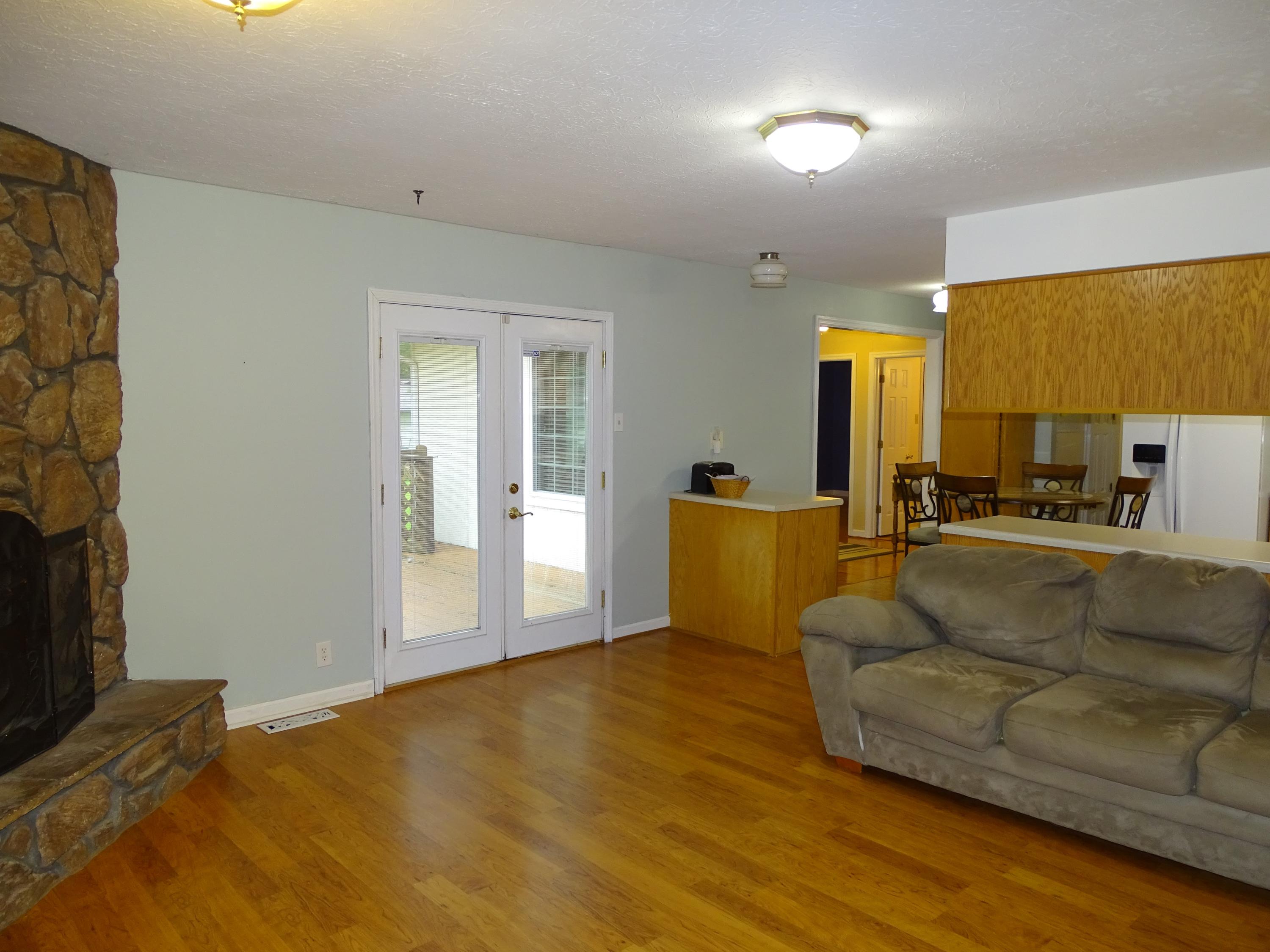 1627 Colonade Road Knoxville, TN 37922 - Photo 4 of 21 3 - Living Room 2
