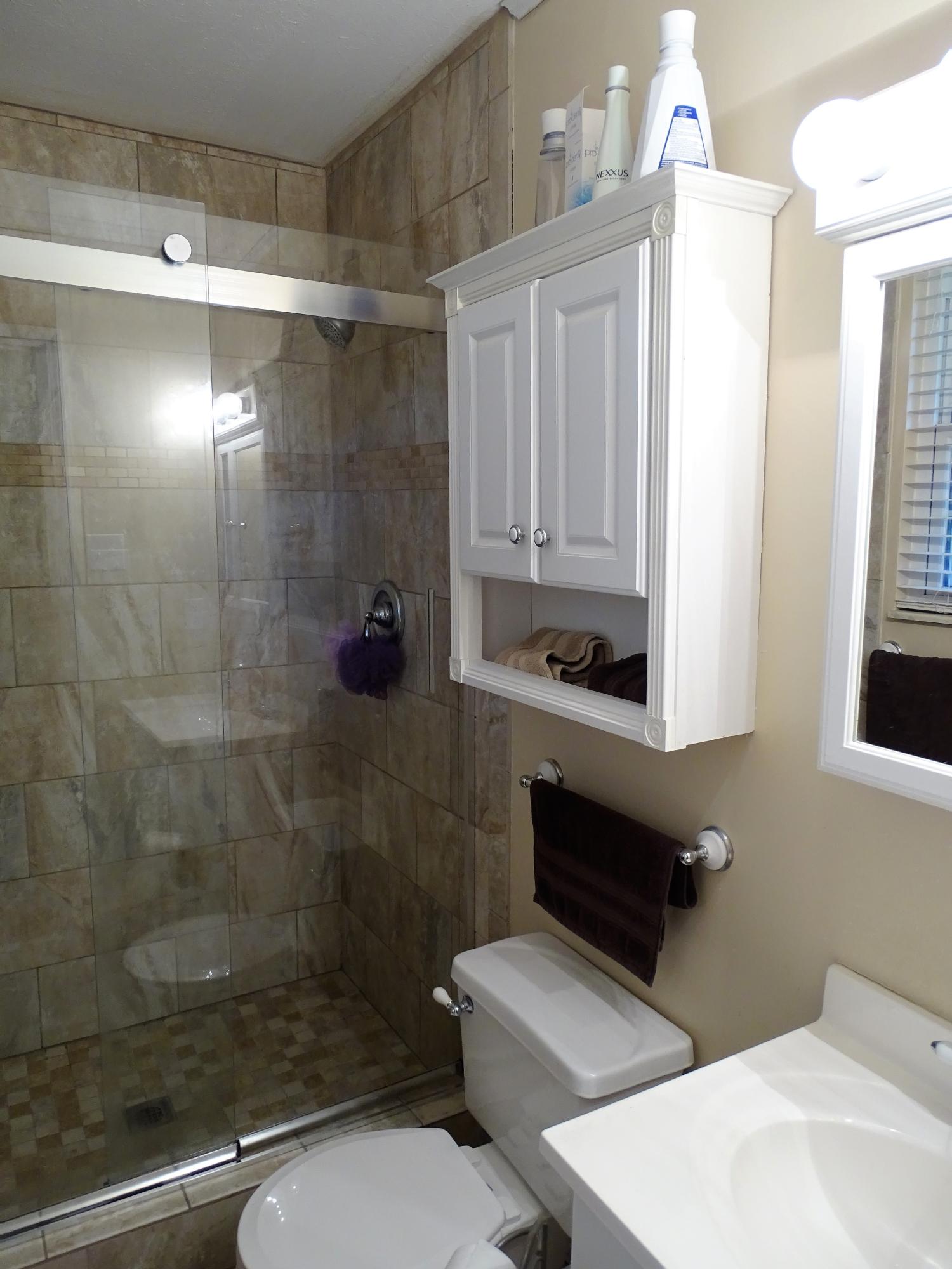 1627 Colonade Road Knoxville, TN 37922 - Photo 10 of 21 8 - Master Bath