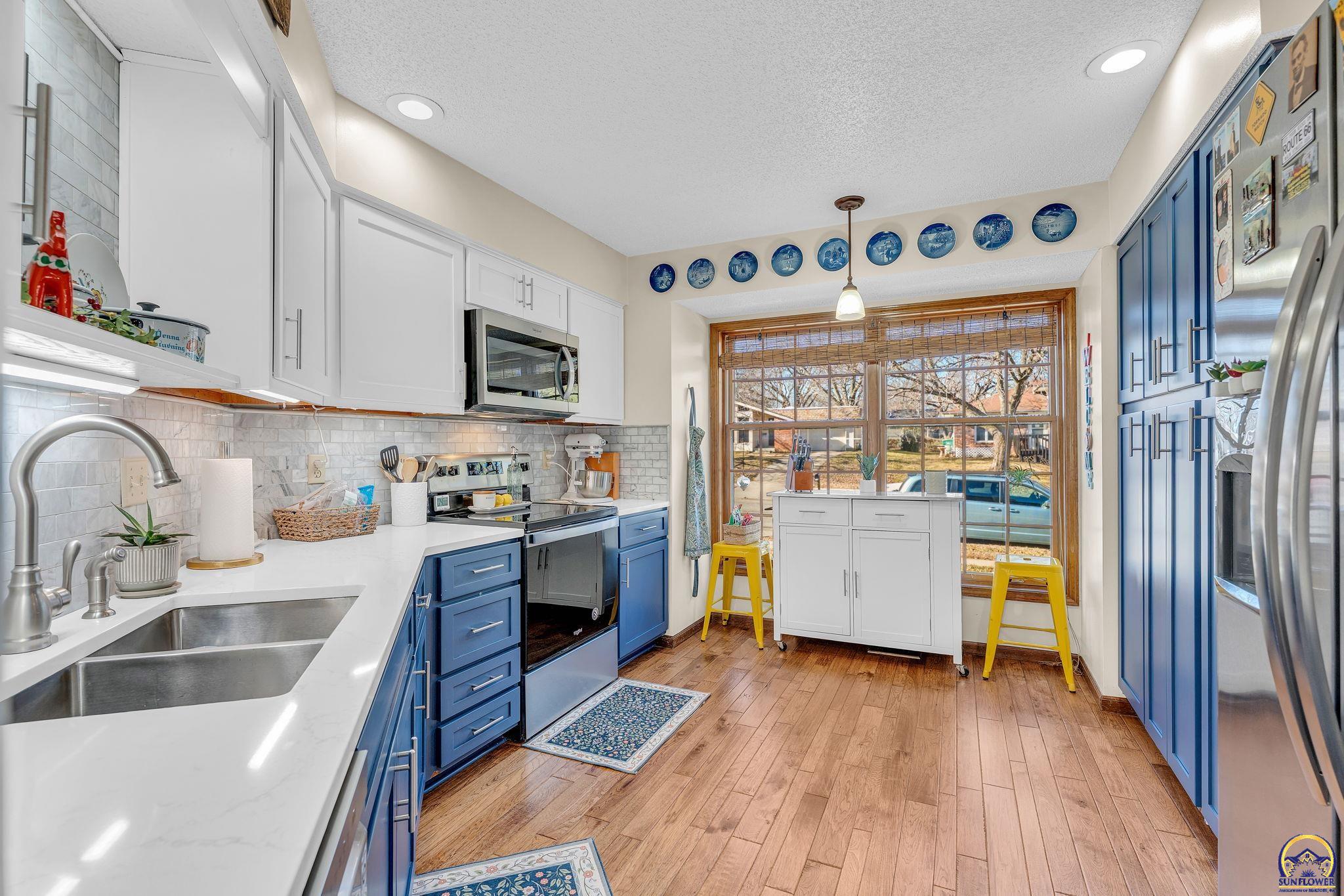 2766 Southwest Arrowhead Road Topeka, KS 66614 - Photo 15 of 40