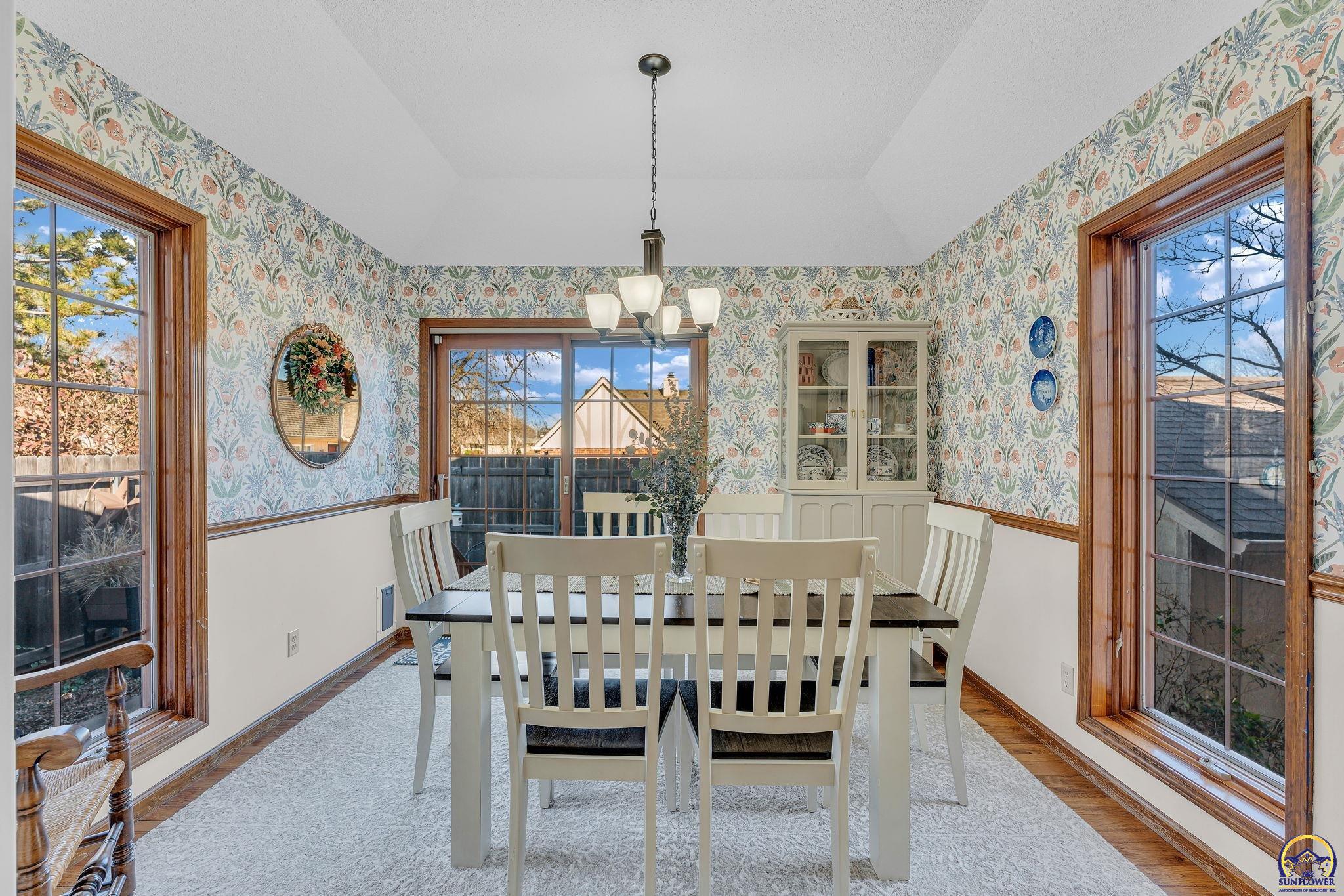 2766 Southwest Arrowhead Road Topeka, KS 66614 - Photo 17 of 40