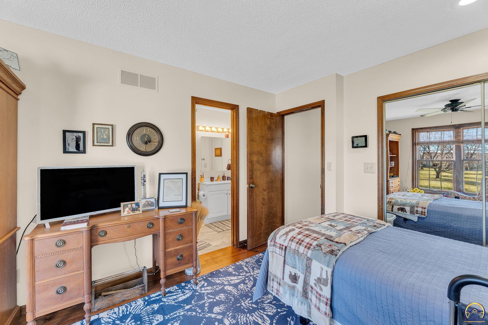 2766 Southwest Arrowhead Road Topeka, KS 66614 - Photo 25 of 40