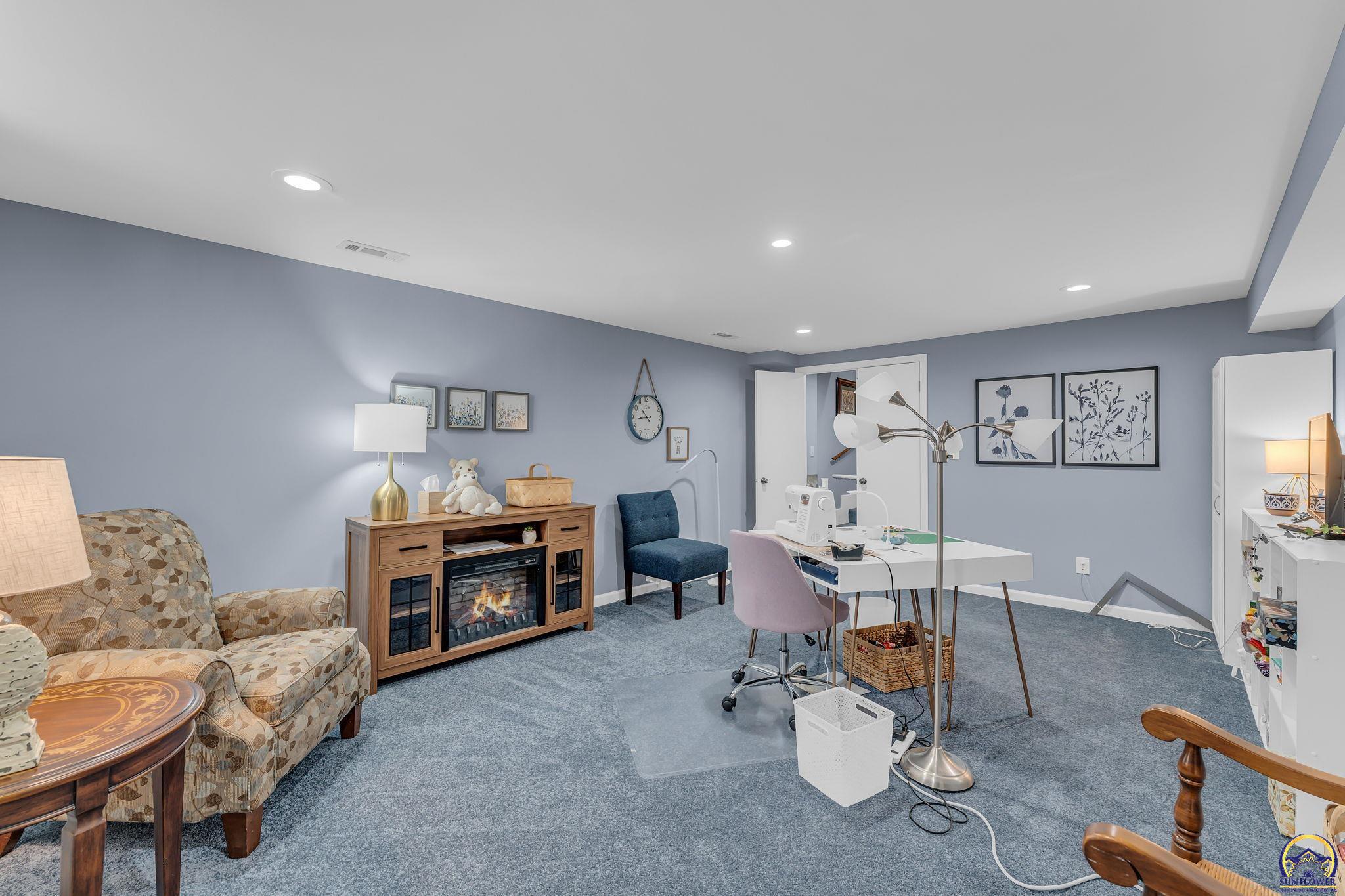 2766 Southwest Arrowhead Road Topeka, KS 66614 - Photo 30 of 40