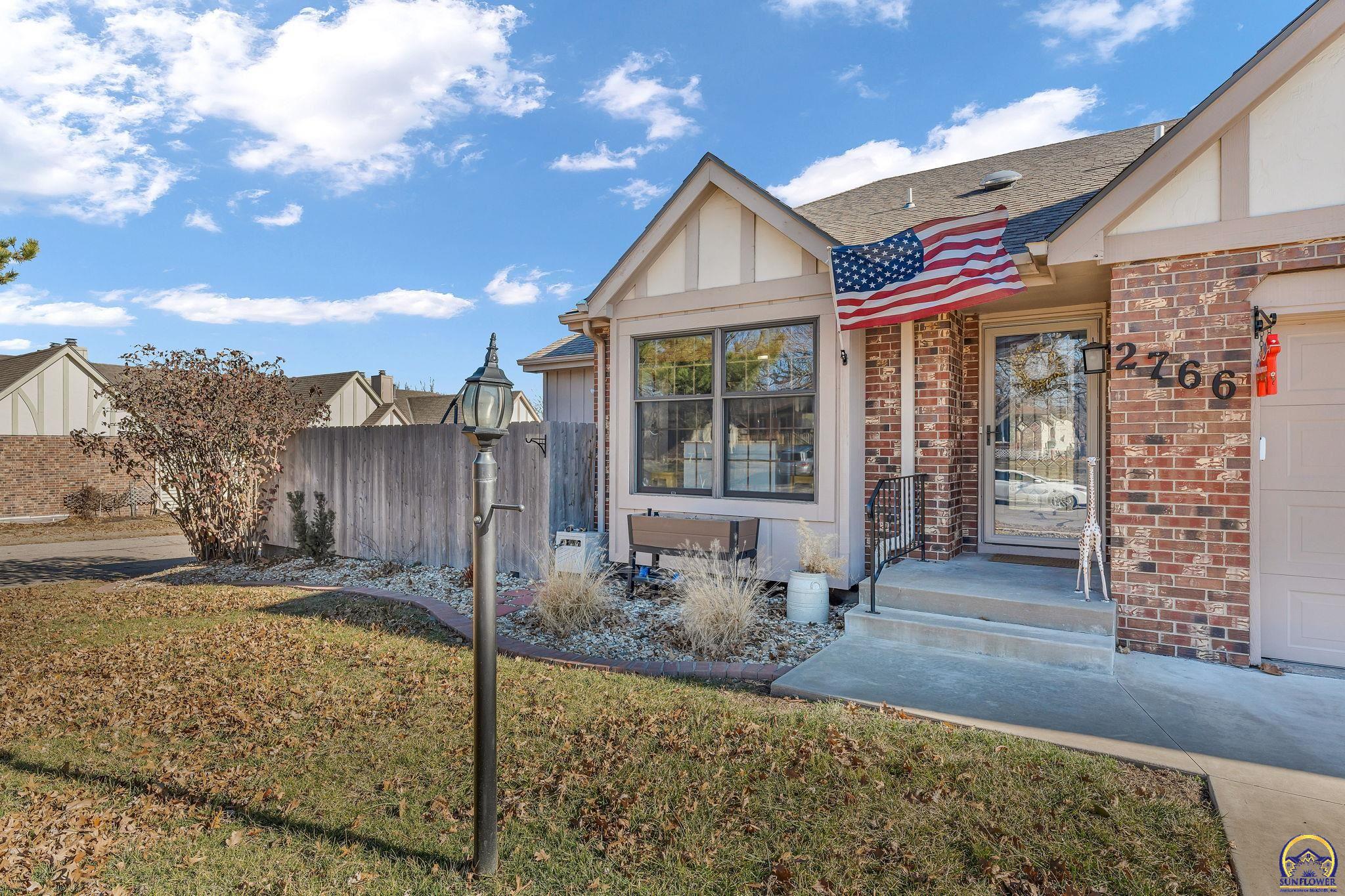 2766 Southwest Arrowhead Road Topeka, KS 66614 - Photo 3 of 40