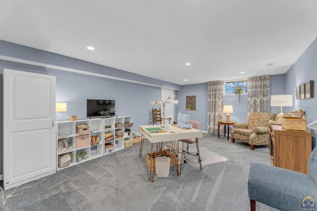 $239,900 | 2766 Southwest Arrowhead Road, Topeka, KS 66614