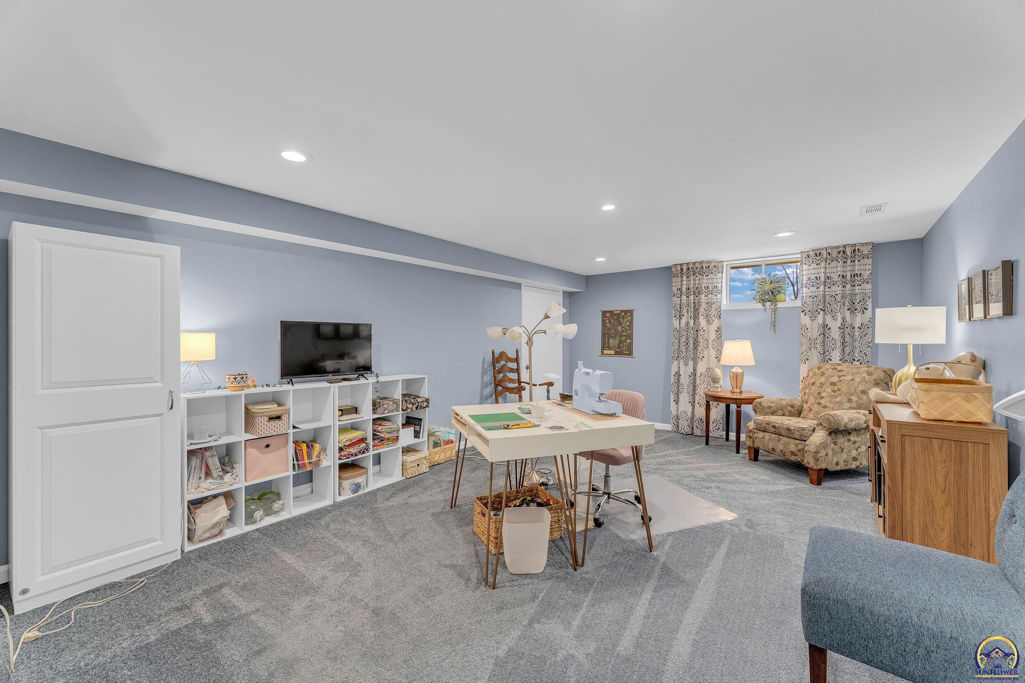 2766 Southwest Arrowhead Road Topeka, KS 66614 - Photo 31 of 40