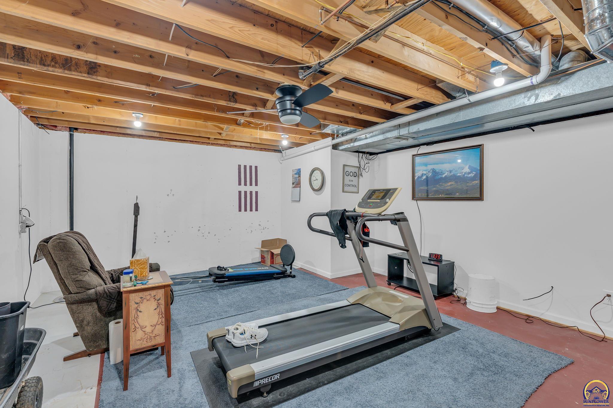 2766 Southwest Arrowhead Road Topeka, KS 66614 - Photo 34 of 40