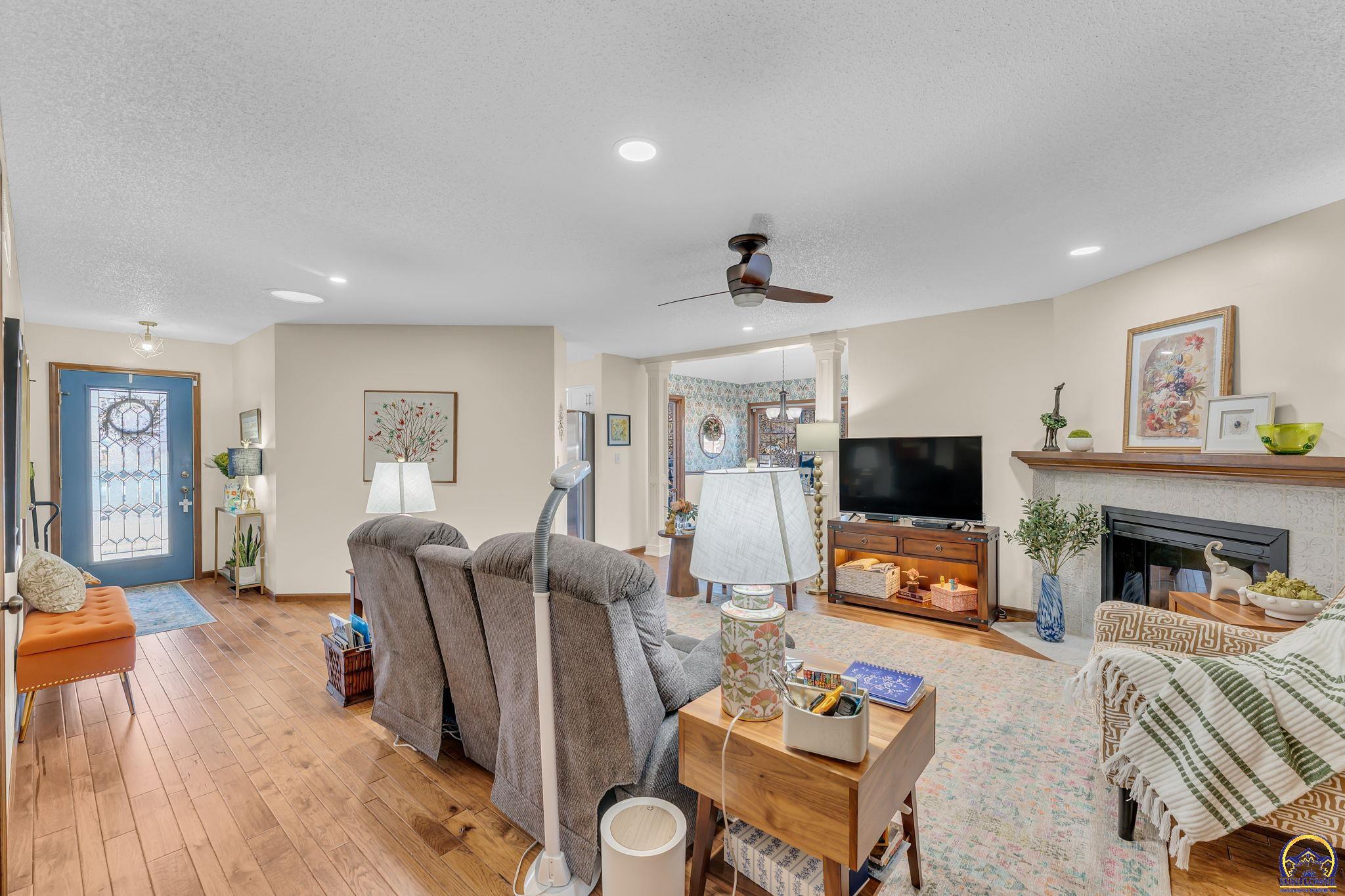 2766 Southwest Arrowhead Road Topeka, KS 66614 - Photo 7 of 40