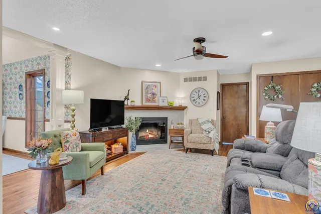 $239,900 | 2766 Southwest Arrowhead Road, Topeka, KS 66614