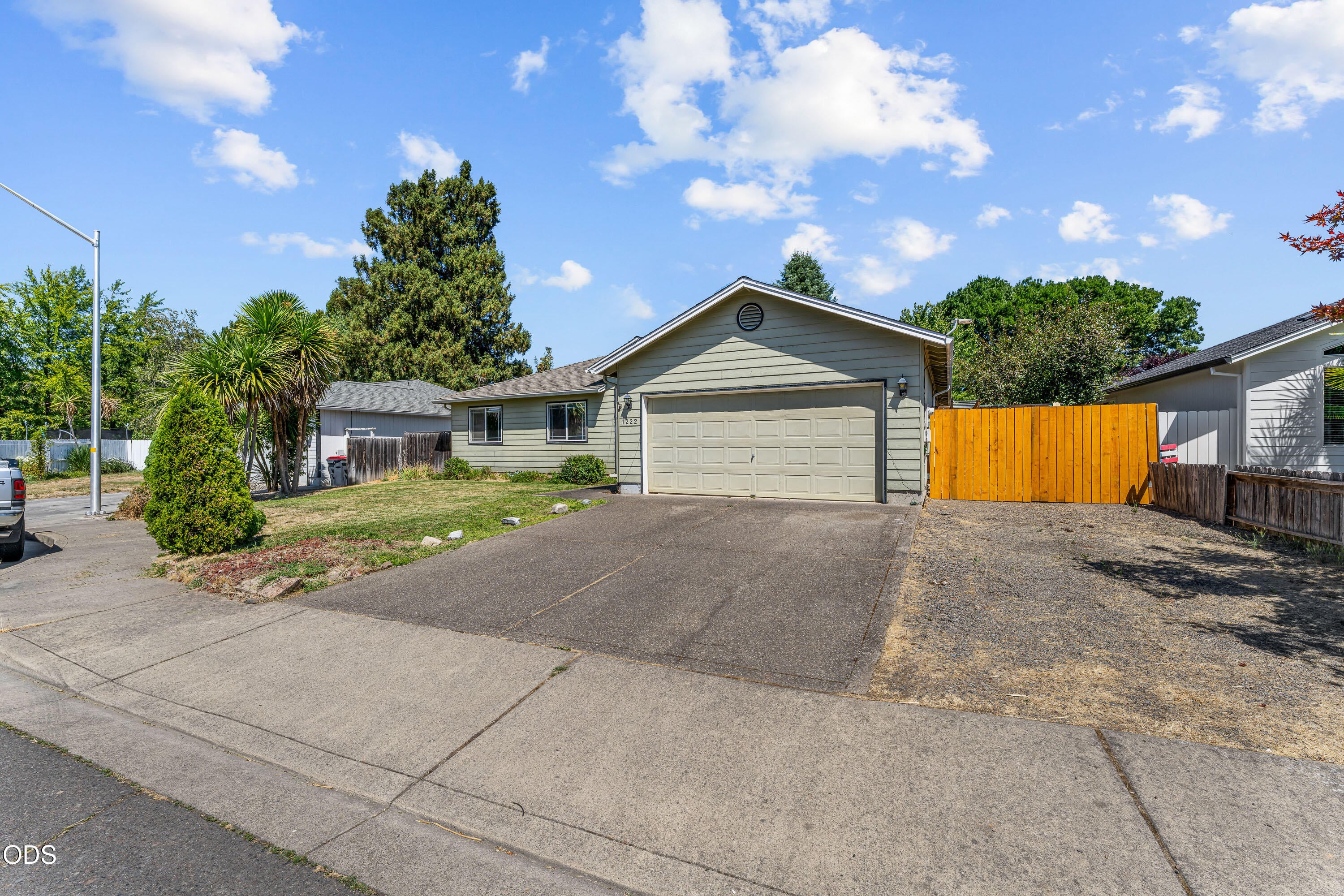 1222 Greentree Way Central Point, OR 97502 - Photo 1 of 27 Gallery Image 1