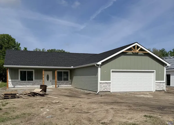 $355,000 | 409 Broadway Street, Belvue, KS 66407