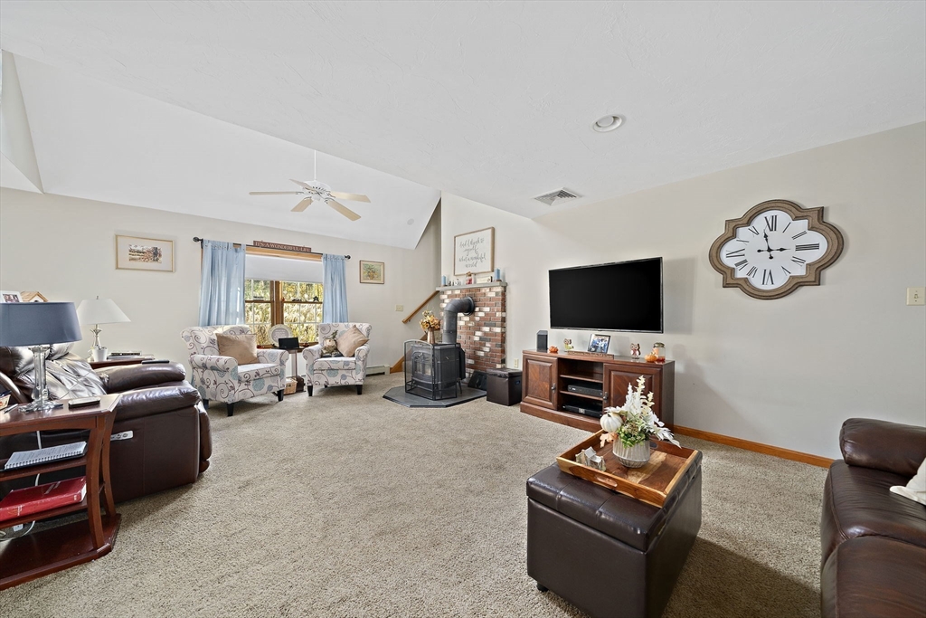 33 Tavern Way Hanson, MA 02341 - Photo 15 of 41