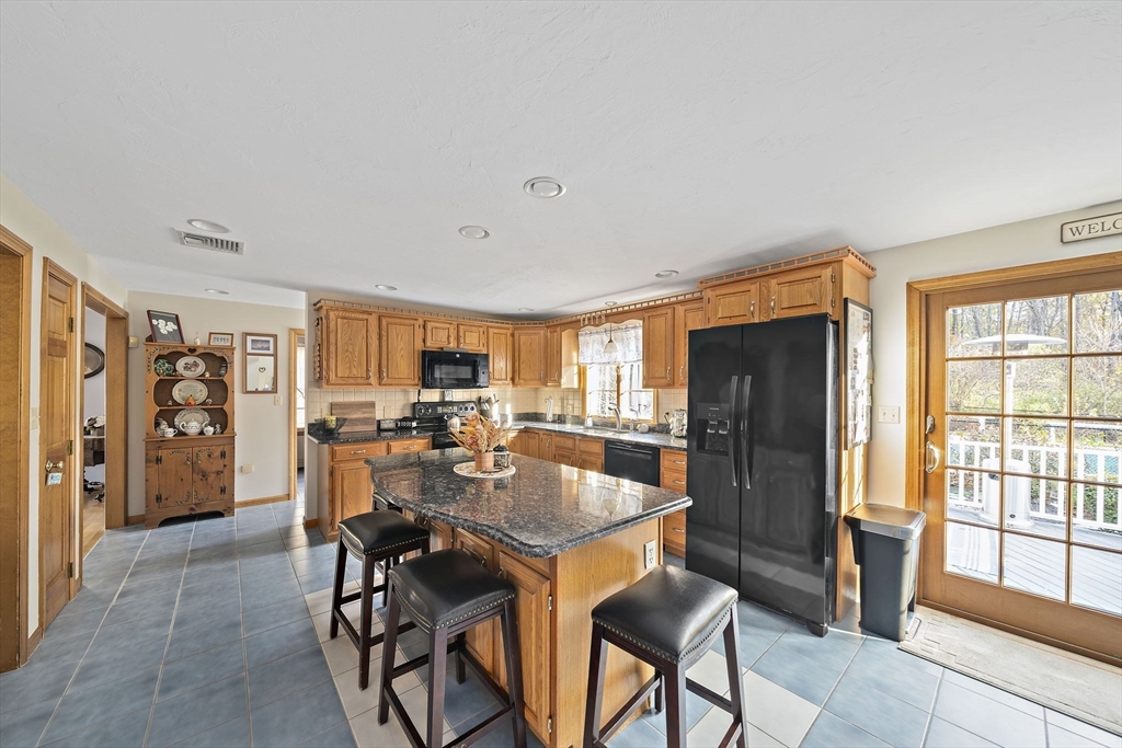 33 Tavern Way Hanson, MA 02341 - Photo 6 of 41