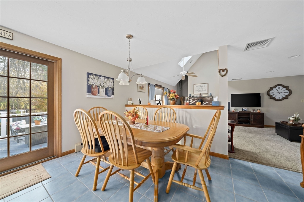 33 Tavern Way Hanson, MA 02341 - Photo 10 of 41