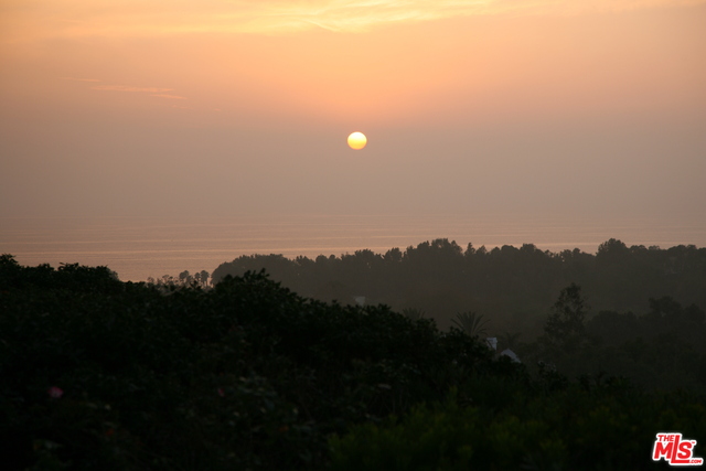 29221 Heathercliff Road, Unit 13 Malibu, CA 90265 - Photo 1 of 17