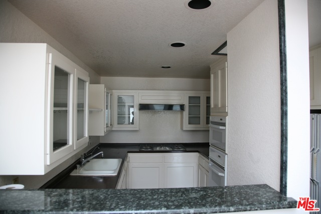 29221 Heathercliff Road, Unit 13 Malibu, CA 90265 - Photo 8 of 17