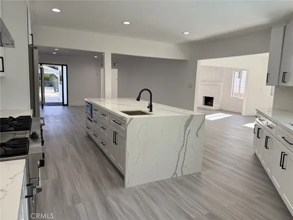 $6,800 | 5527 Beckford Avenue, Tarzana, CA 91356