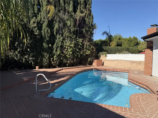 $6,800 | 5527 Beckford Avenue, Tarzana, CA 91356