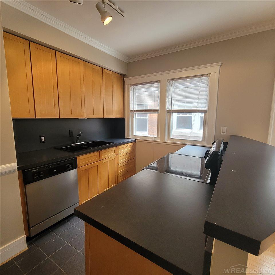 862 Nottingham Road, Unit 2S Grosse Pointe, MI 48230 - Photo 5 of 19