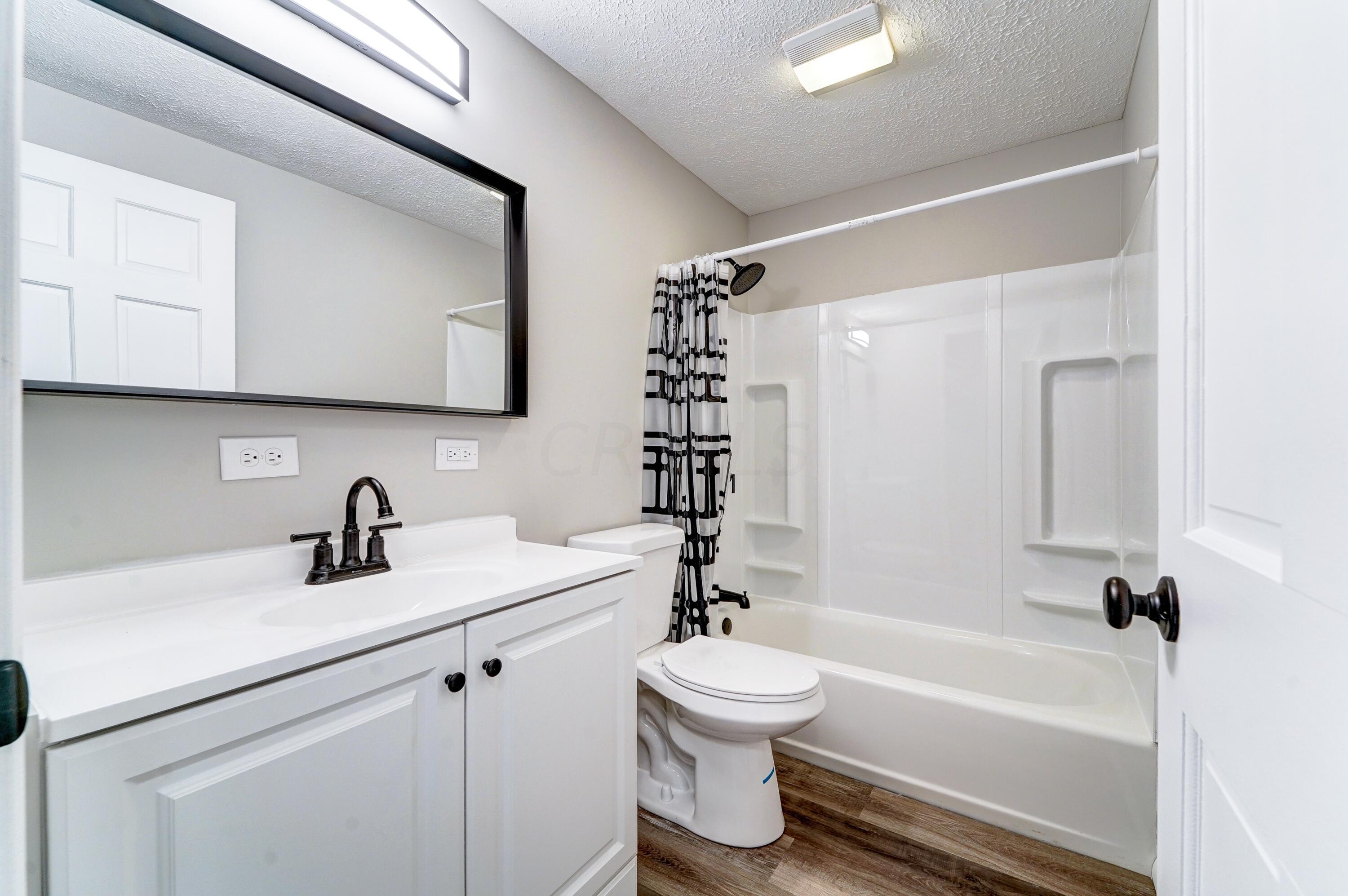 1711 Ripplebrook Road Columbus, OH 43223 - Photo 12 of 26 012-ulbath
