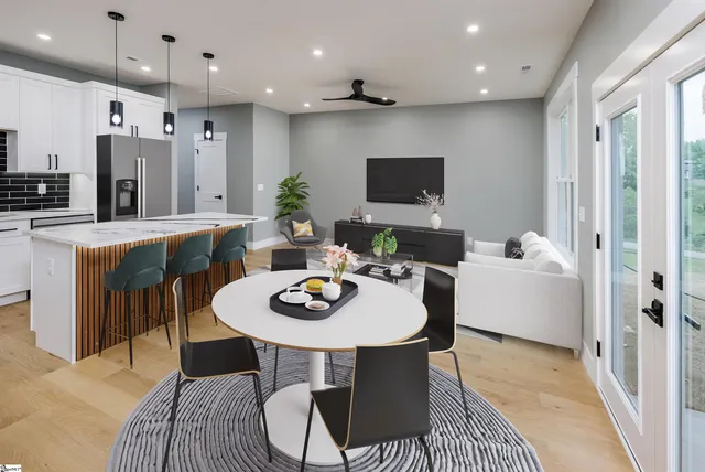 $1,950 | 610 North Shamrock Avenue, Landrum, SC 29356