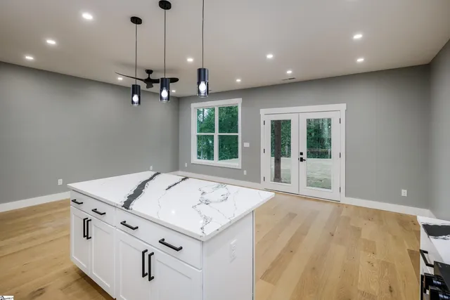 $1,950 | 610 North Shamrock Avenue, Landrum, SC 29356