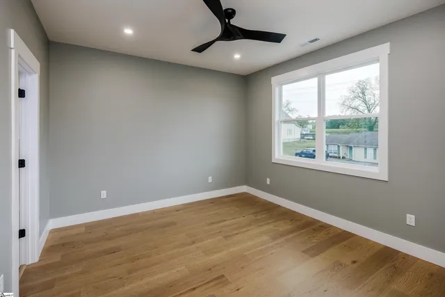 $1,950 | 610 North Shamrock Avenue, Landrum, SC 29356