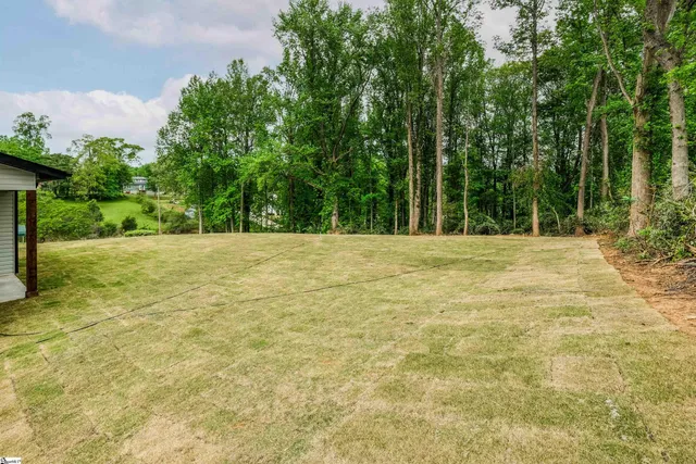 $1,950 | 610 North Shamrock Avenue, Landrum, SC 29356