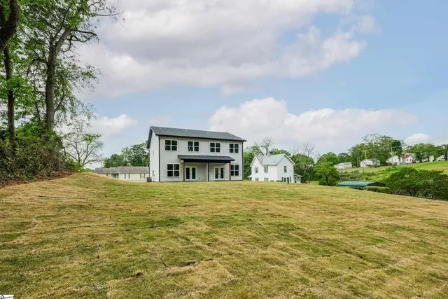 $1,950 | 610 North Shamrock Avenue, Landrum, SC 29356