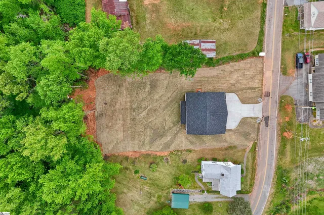 $1,950 | 610 North Shamrock Avenue, Landrum, SC 29356