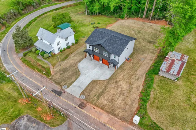 $1,950 | 610 North Shamrock Avenue, Landrum, SC 29356