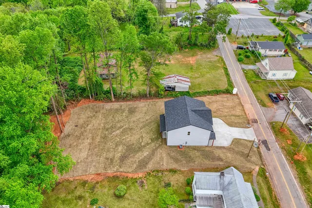 $1,950 | 610 North Shamrock Avenue, Landrum, SC 29356