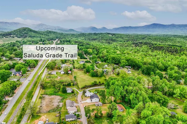 $1,950 | 610 North Shamrock Avenue, Landrum, SC 29356