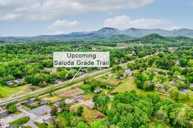 $1,950 | 610 North Shamrock Avenue, Landrum, SC 29356